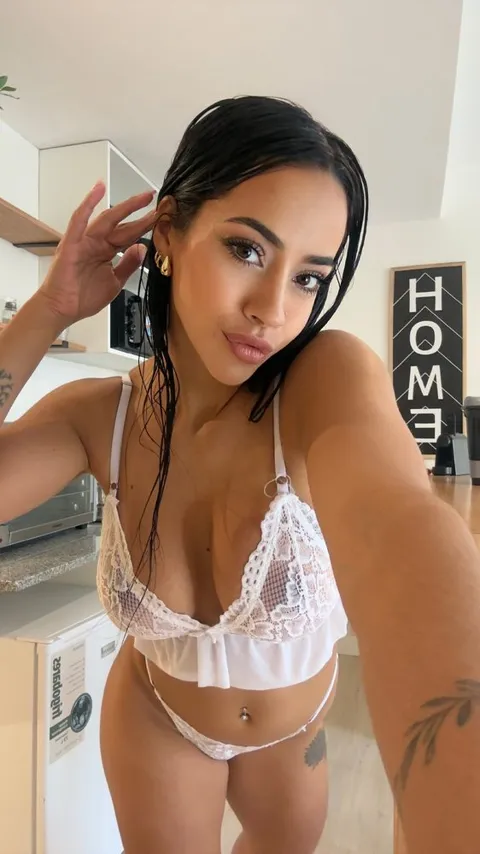 Priyaka (@itspriyakapoor)